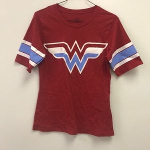 Wonder Woman shirt EUC Size L juniors, DC Comics
